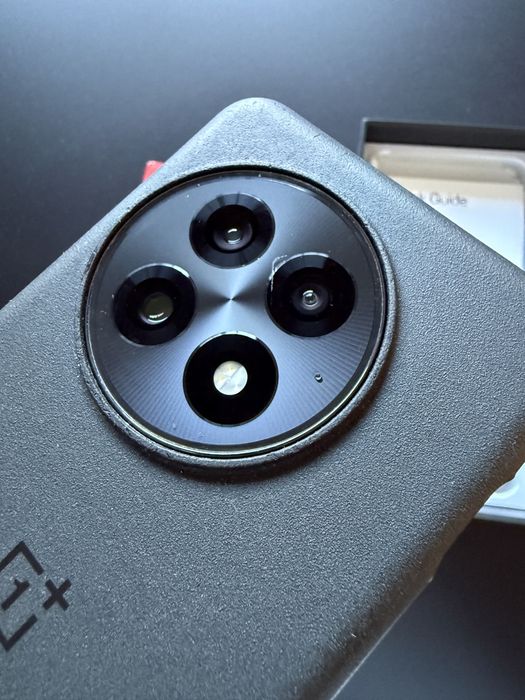 One Plus 13 , 256 GB , 12 Gb Ram