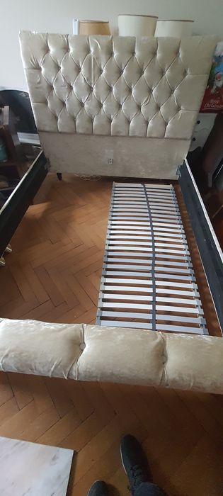 Pat chesterfield catifea crem 160 pe 200