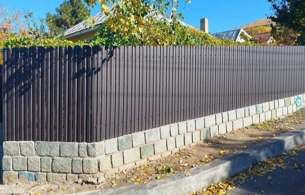 Construim garduri si porti din sipca metalica, panouri stil jaluzele,