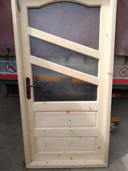 Vând uși lemn masiv