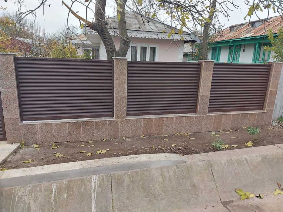 Garduri si porti panouri stil jaluzea, sipca metalica, tabla cutata