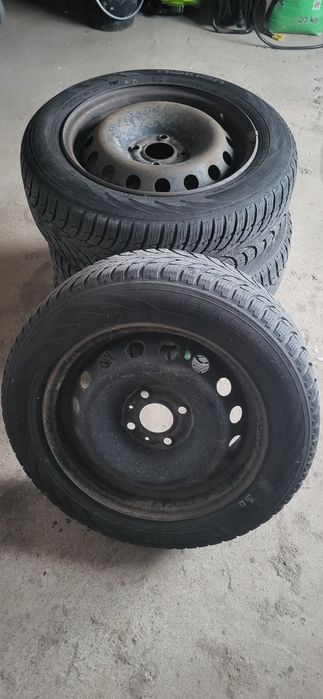 Vând jante cu cauciucuri de iarna