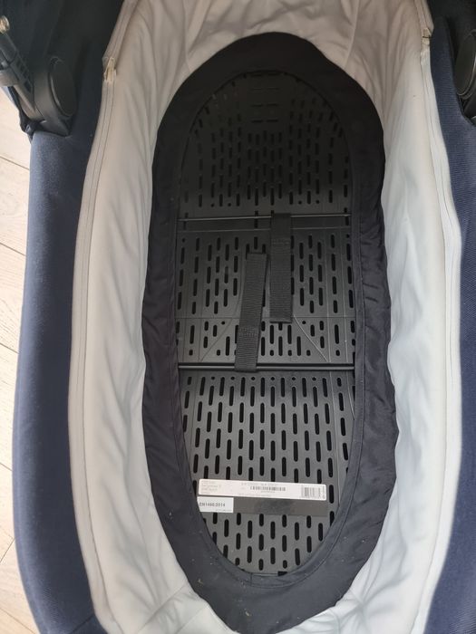Vând landou Cybex Cot S Lux culoare Navy Blue