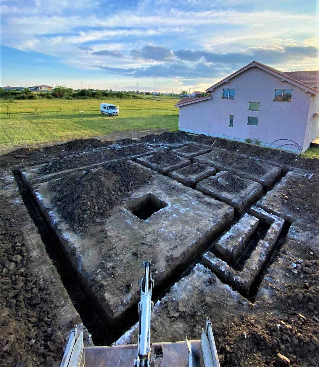 Sapaturi piscina,fundatii,fosa,bobcat,miniexcavator,iveco basculabil
