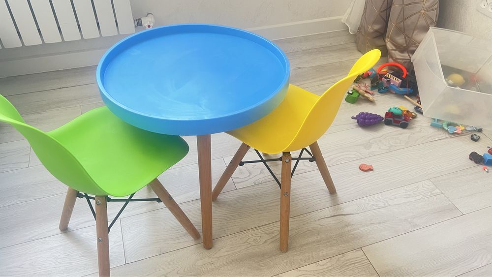 Стол и 2 стула для детей