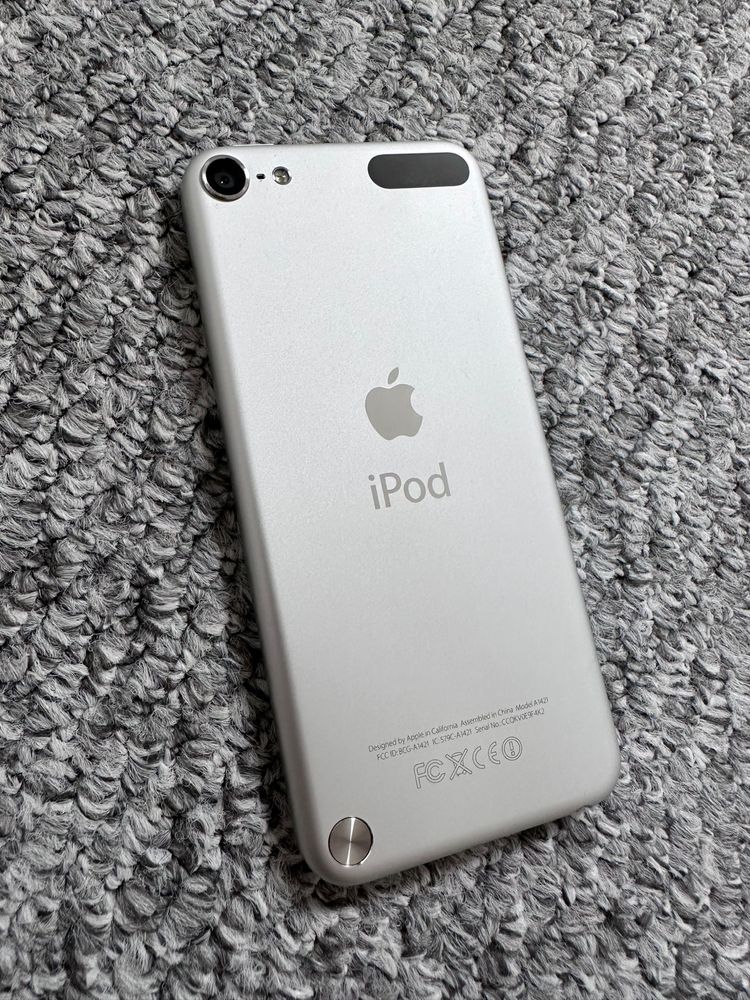 Silver iPod 5th Generation - 64GB