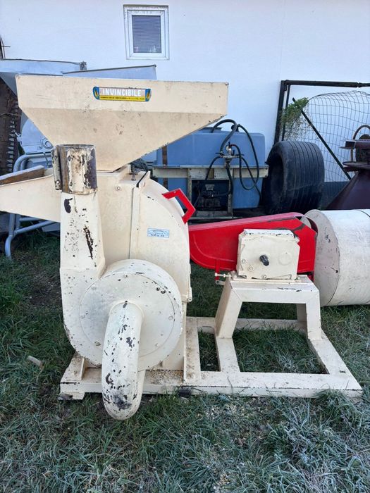 Moara cu ciclon dupa tractor