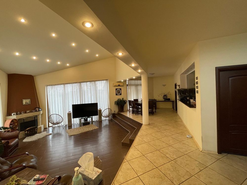 Casa str. General Gheorghe Anghelescu, sens giratoriu Bariera Valcii
