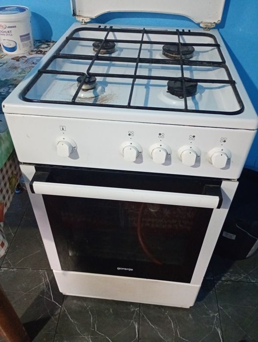 Vând frigider/aragaz(butelie)