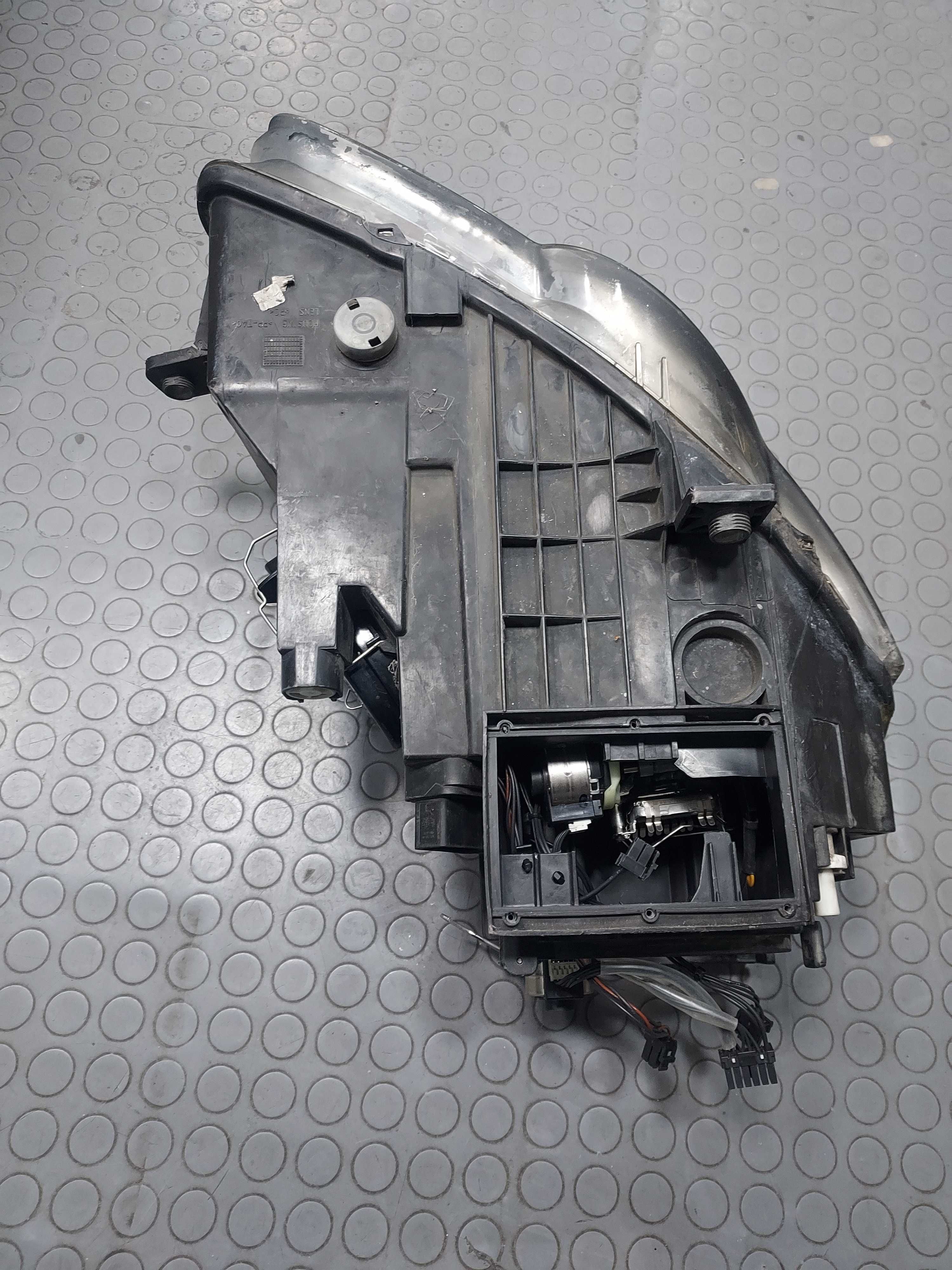 Ляв Фар Адаптивен VW PASSAT 6