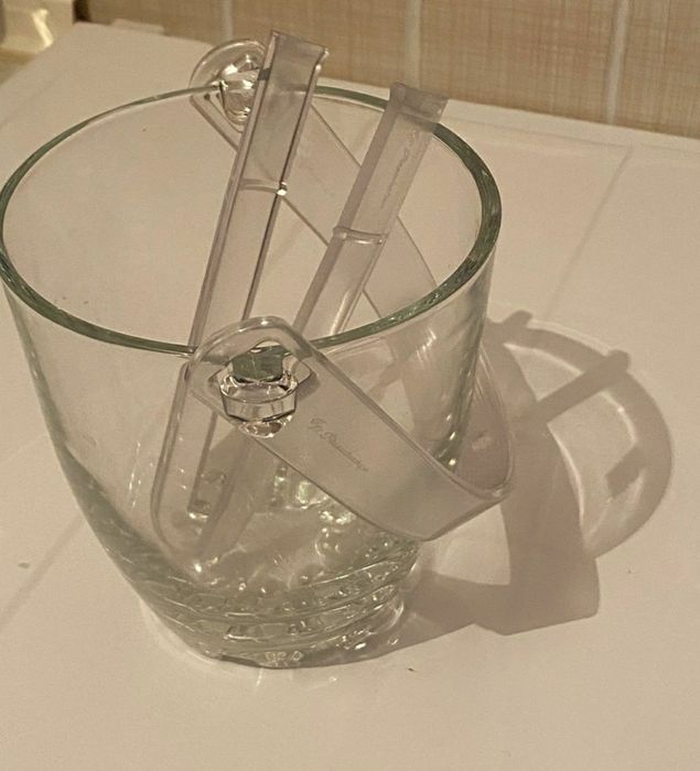 Спрочно продам посуды новые  для кафе и дома