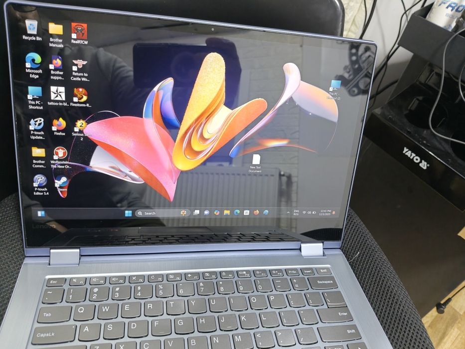 Lenovo yoga 530/14ARR/Ryzen 5/16gb /Radeon Graphic