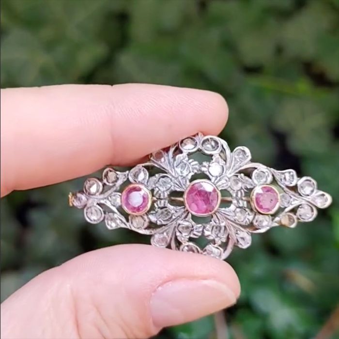 brosa antique cca 1900, aur 18k, rubine, diamante, certif.