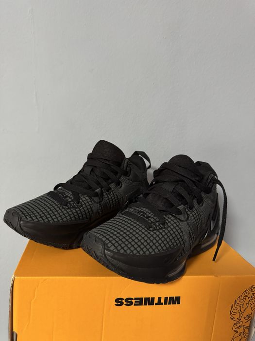 Nike Lebron Witness VII