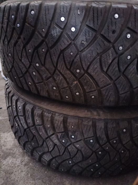 Продам пару шин в хорошем состоянии  225/45р19