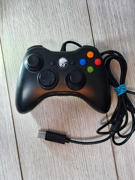 Controller USB tip Xbox 360 – stare impecabilă, fără drift!