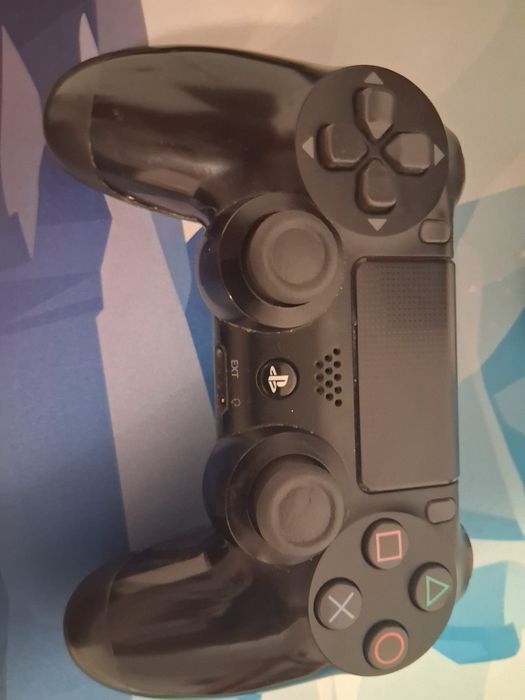 Vând ps 4 pro 1tb