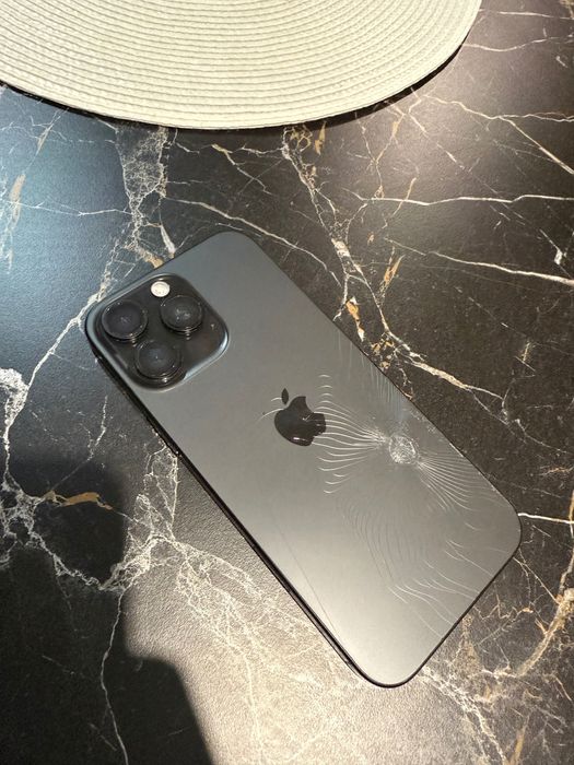 Продавам айфон 16 про макс 256гб