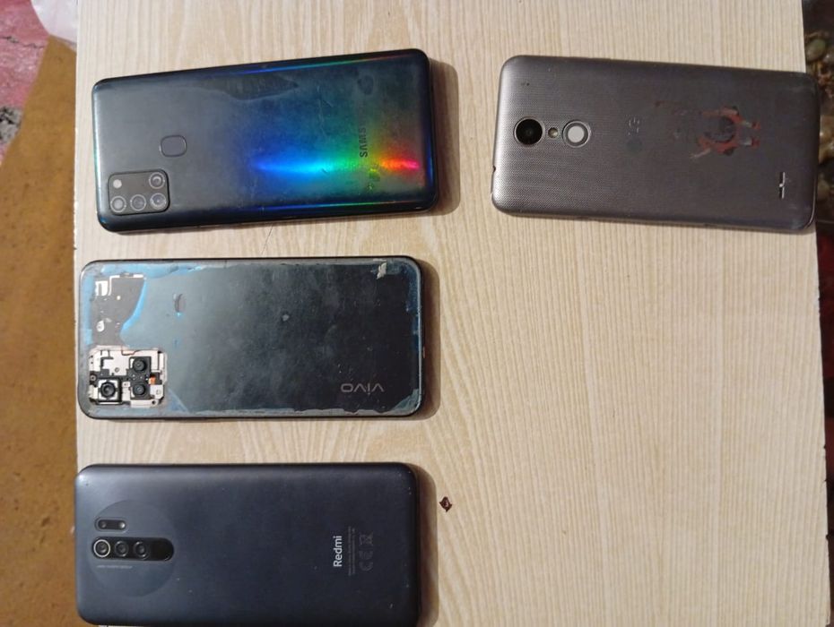 Телефон на запчасти 4 штук