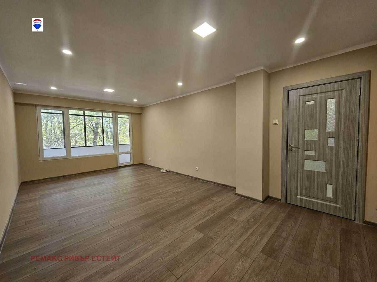 Продава се Двустаен апартамент в Русе, Здравец Изток - 62 кв.м за 1363 €/кв.м - Снимка #6