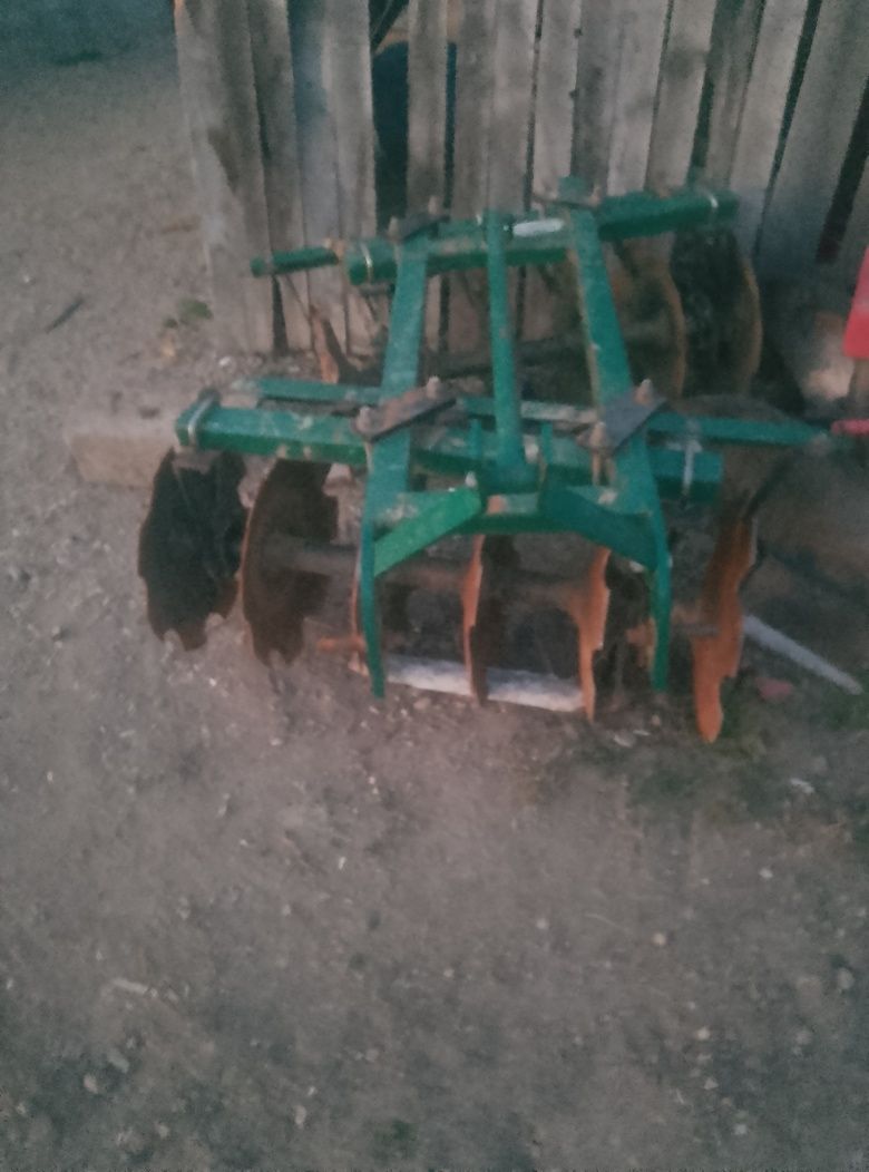 Vând  disc  tractor între 16 și 22 cp