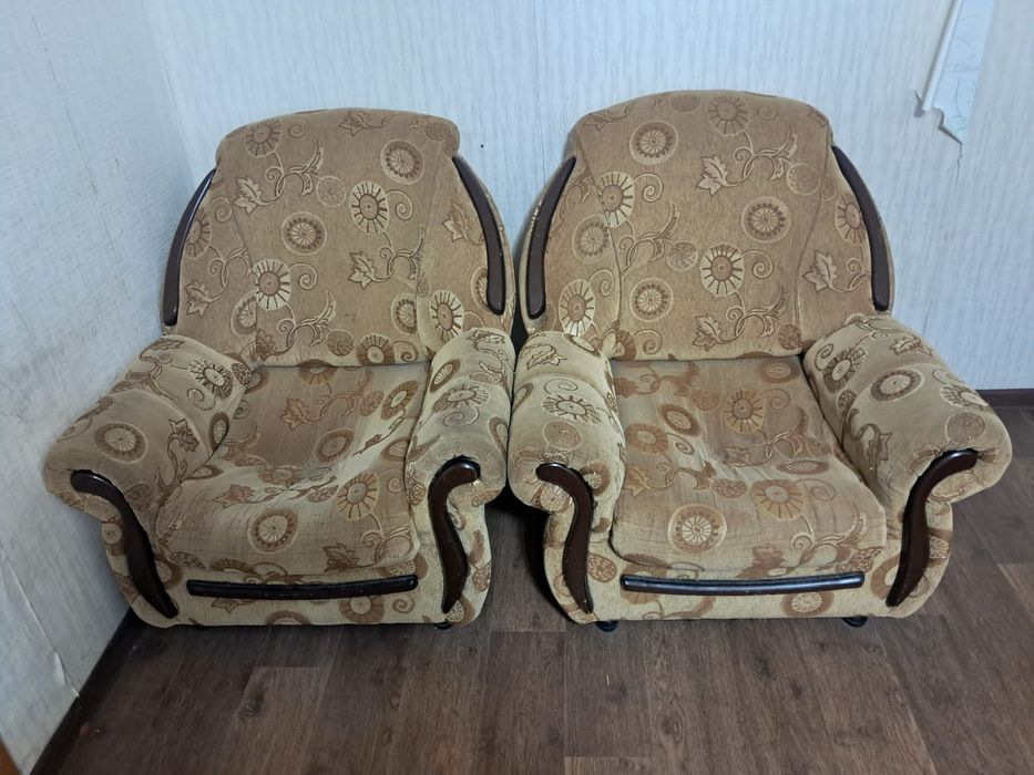 Отдам два кресло