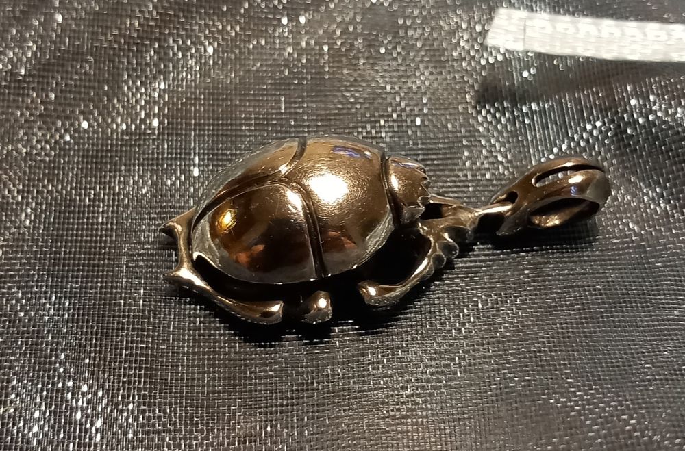 Сребърен мадальон скарабей