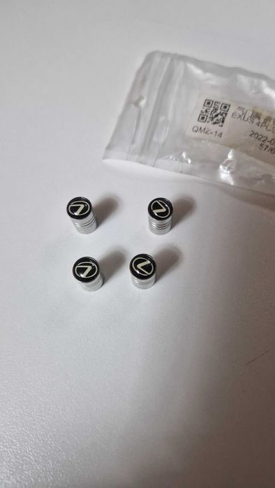 Продам новые колпачки на колеса Lexus