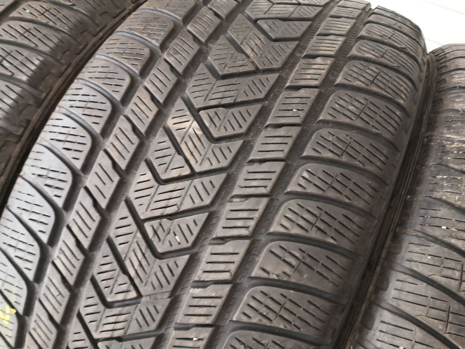 305 35 21 цола задни гуми  Pirelli