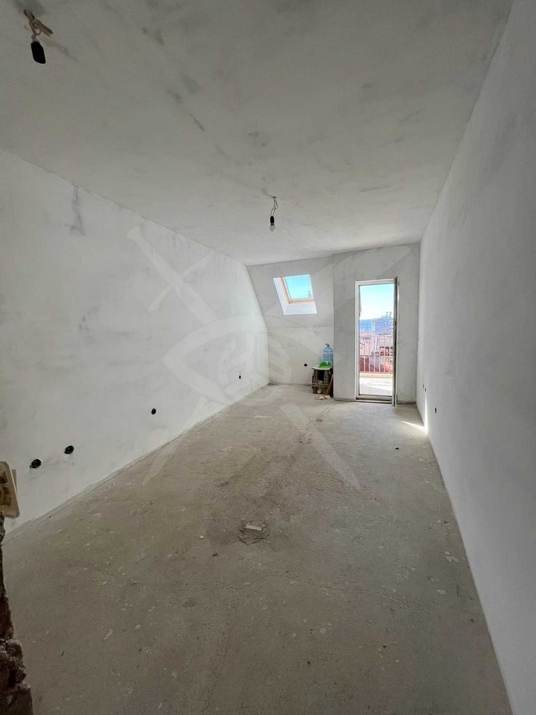 Продава се Двустаен апартамент в Варна, Цветен квартал - 55 кв.м за 1673 €/кв.м - Снимка #1