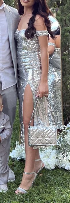 Сребриста рокля пайети