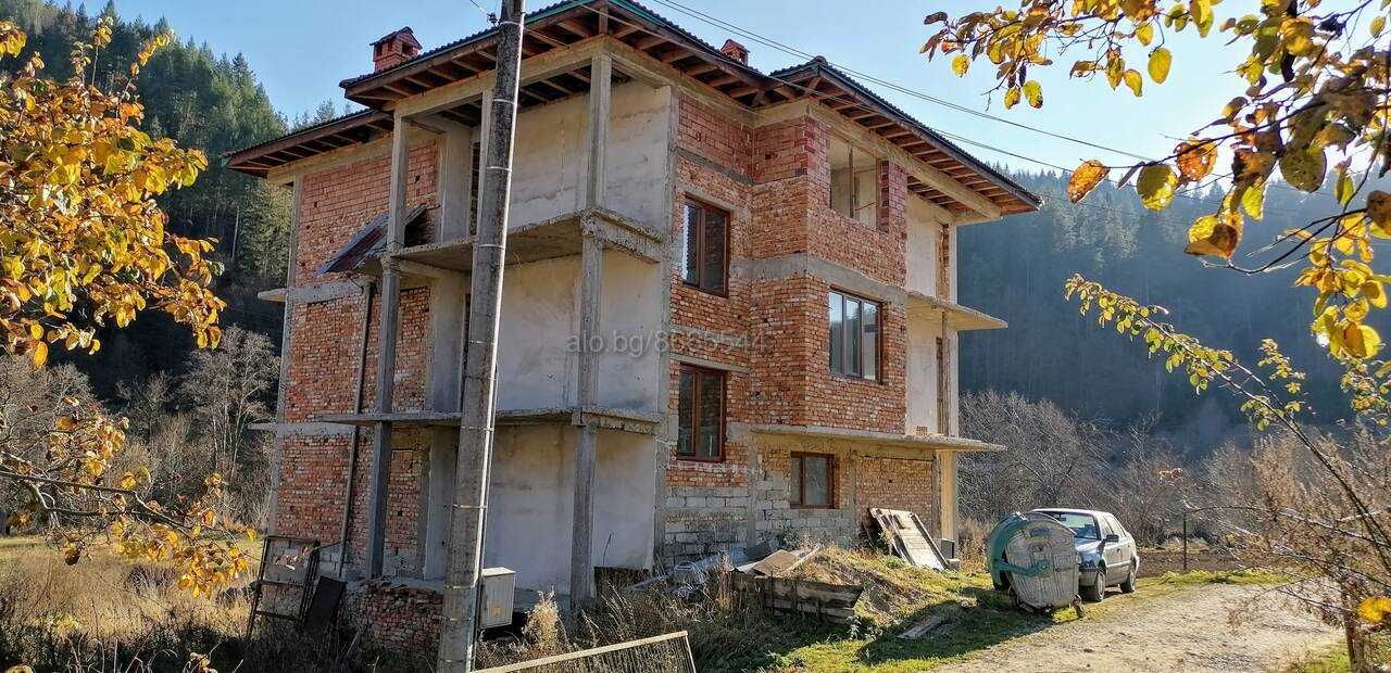 Продавам къща в Родопите с. Могилица