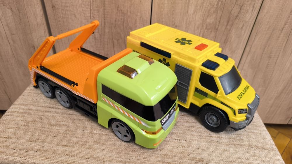 Lot 2 mașini interactive