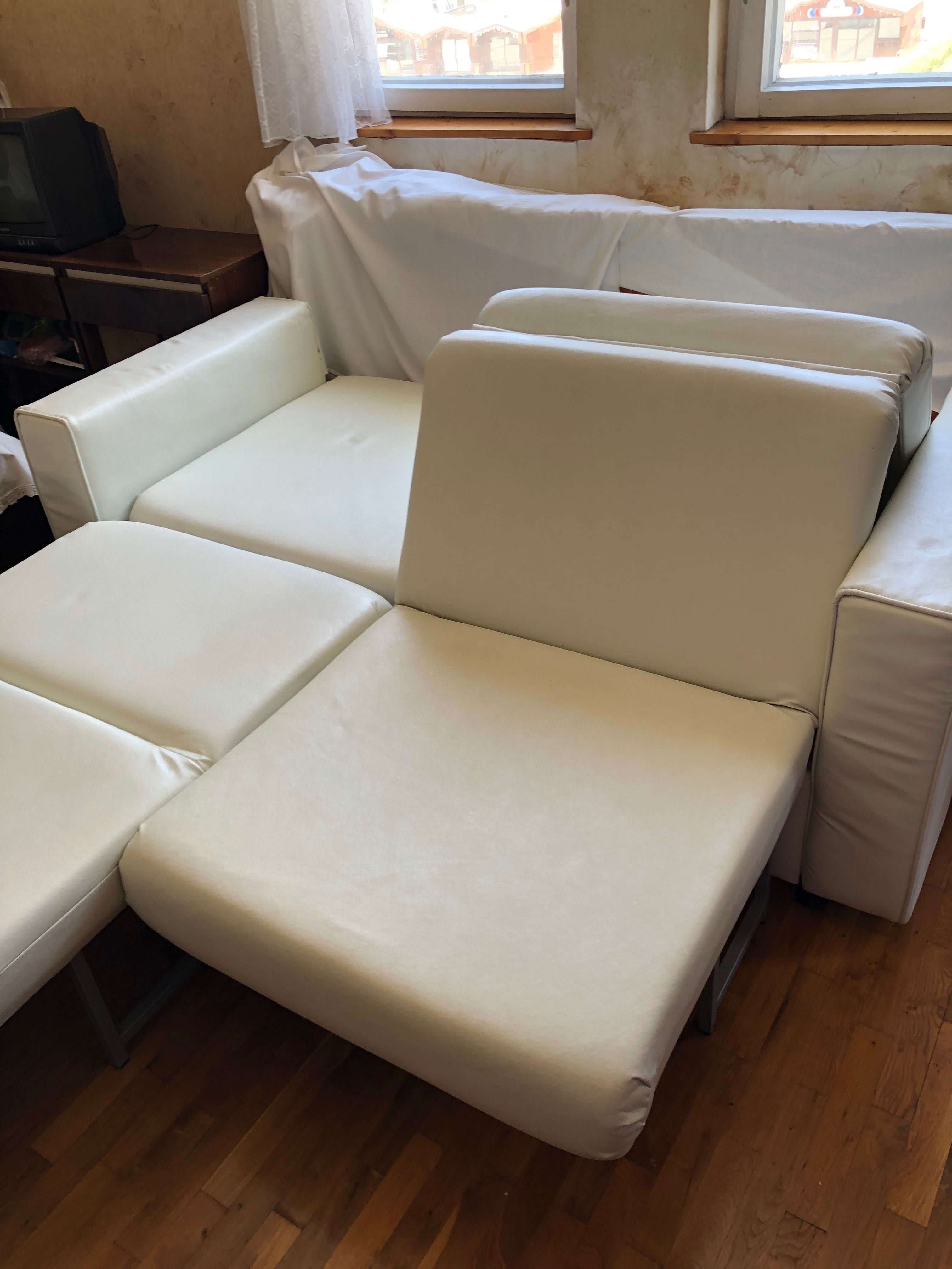 Кожен разтегателен диван 
Leather sofa bed бял, чисто нов неизползван