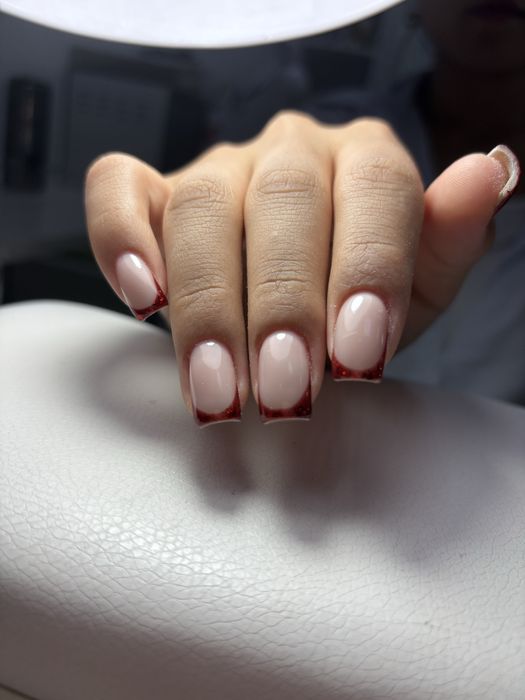 Маникю, педикюр, наращивание ногтей