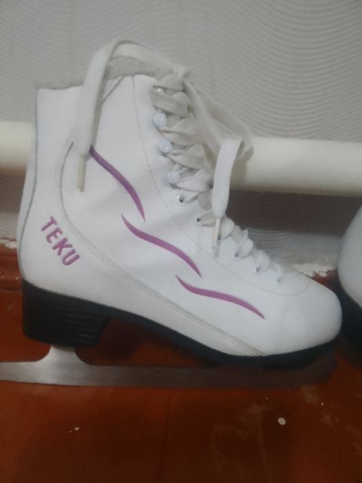 Коньки классические размер 37.