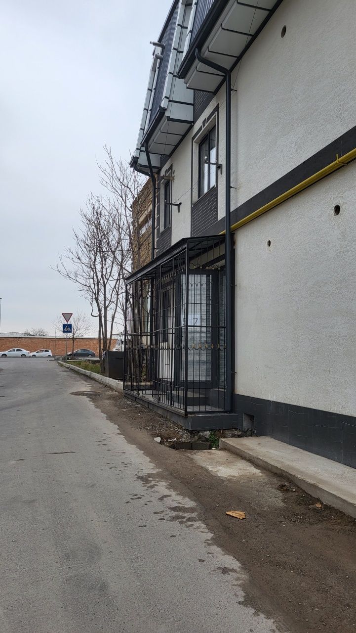 SOTILADI. Farg'ona yo'li, Vipbrand kiyim do'koni orqasida