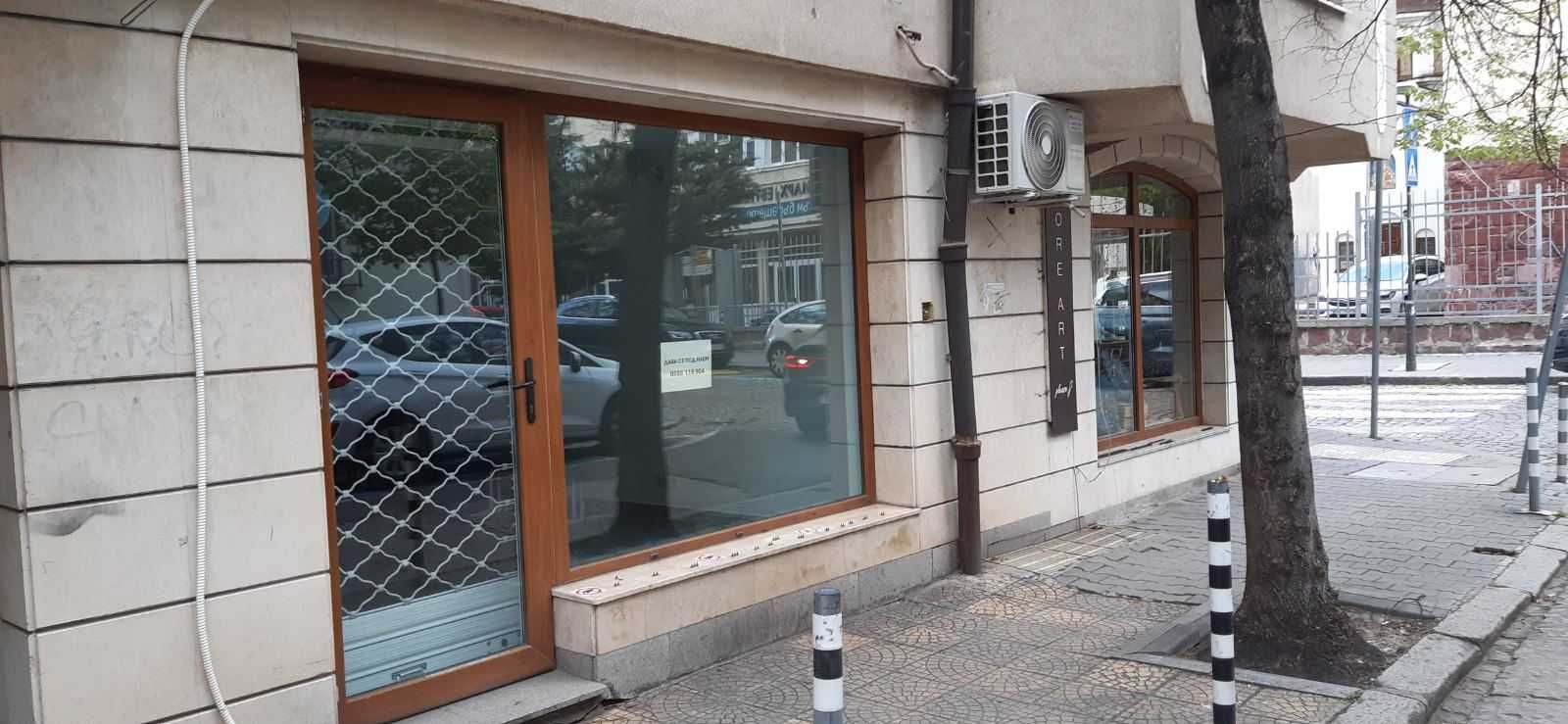 Отдава се помещение под наем в центъра на София