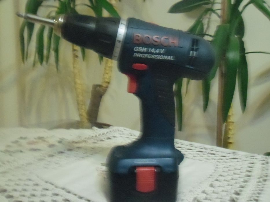 autofiletanta.bosch albastru 14,4v si una de 18v