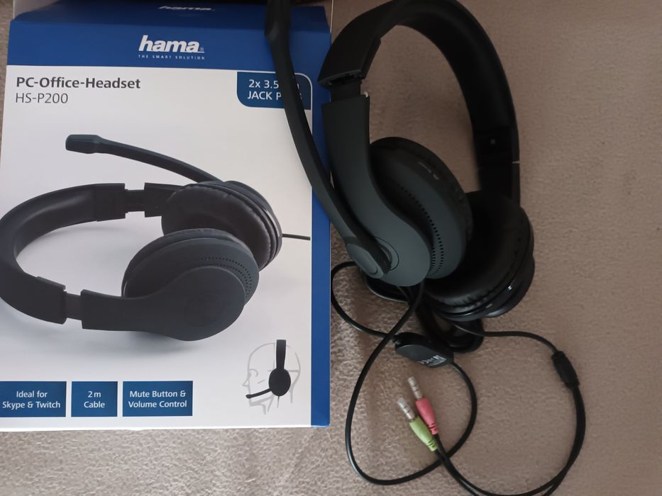 Vând 2 rânduri  de căști, 30 ron una