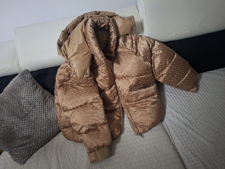 Geaca iarna Boss de dama mărime 44 100% originala noua cu eticheta