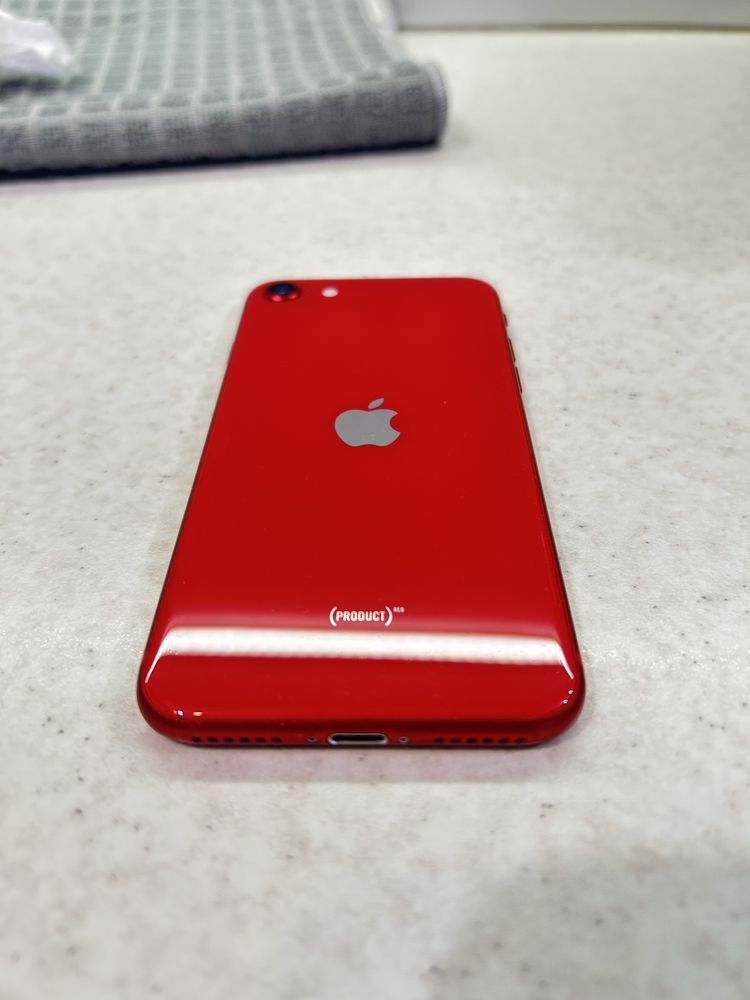 IPhone SE 2020 red