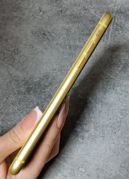 iPhone 11, 64gb storage, Culoare galbenă +Huse gratis