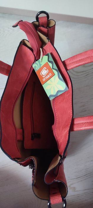 Червена дамска чанта