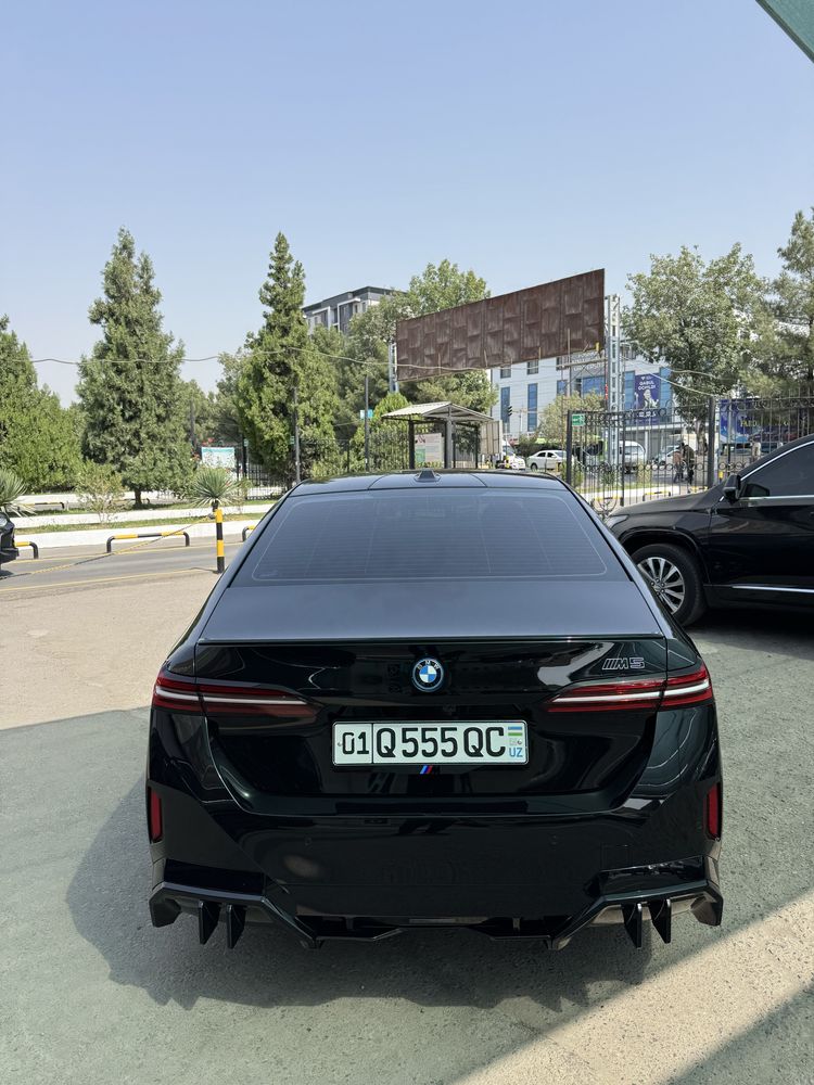 Bmw i 5 2025 yil kirasksi toza holati idyal murojat uchun telfon qilin