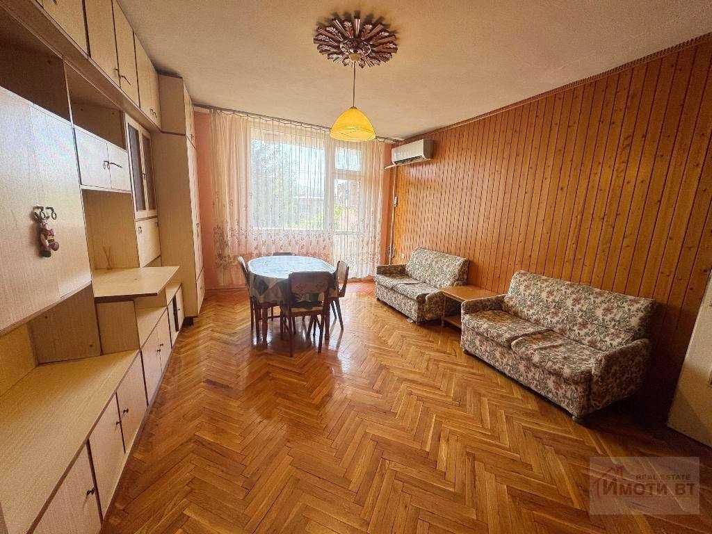 Тристаен апартамент в центъра на Велико Търново