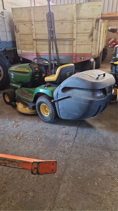 Tractoras gazon john deere