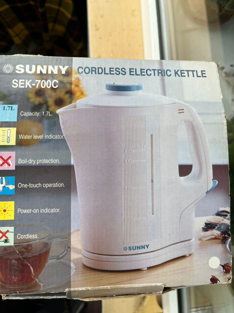 Электрический чайник фирмы Sunny SEK-700C