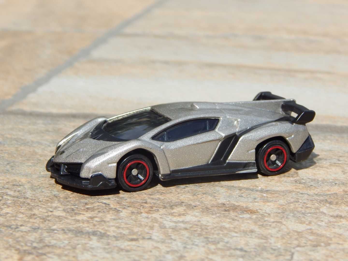 Macheta Lamborghini Veneno Tomica Takara scara 1:67 + ambalaj