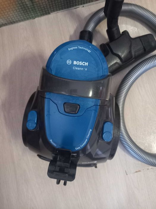 Продавам прахосмукачка Bosch